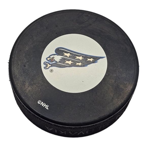 WASHINGTON‎ CAPITALS NHL Official Hockey Puck Vegum Slovenia w/ Display Case - Picture 2 of 10